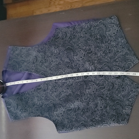 Vest - Picture 6 of 9